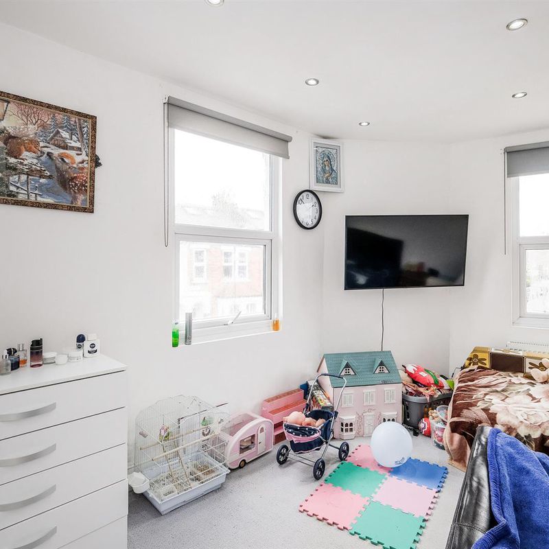 apartment for rent at St. Johns Road, London, E17 Highams Park