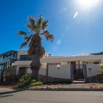 Rent 3 bedroom house of 703 m² in Cape Town