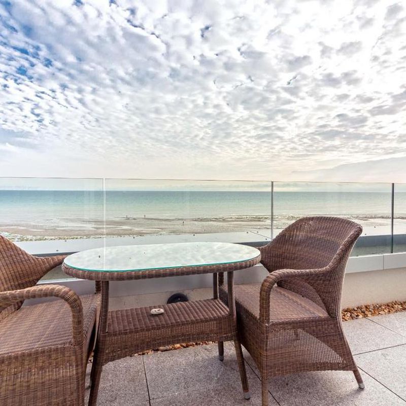 Beach Residences, Marine Parade, Worthing 2 bed apartment to rent - £2,250 pcm (£519 pw)