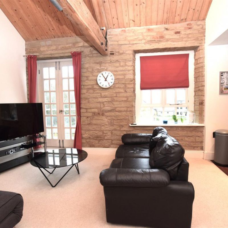 2 bed Apartment Houses Hill