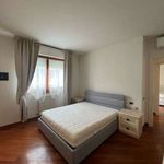 Affitto 4 camera appartamento di 130 m² in Firenze