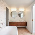 Huur 4 slaapkamer appartement van 327 m² in Sint-Gillis