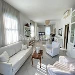 Affitto 5 camera appartamento di 147 m² in Riccione