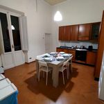 Affitto 4 camera appartamento in Firenze