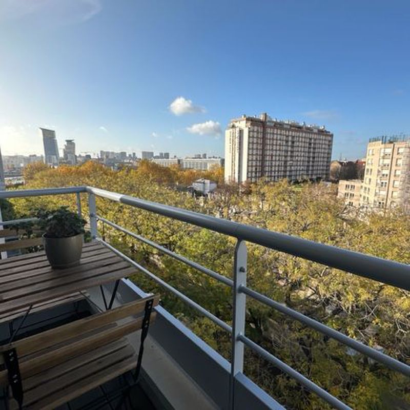 New and carefully furnished three-room apartment with a wonderful view of Paris Paris 12ème