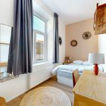 Rent 3 bedroom apartment of 15 m² in Saint-Gilles