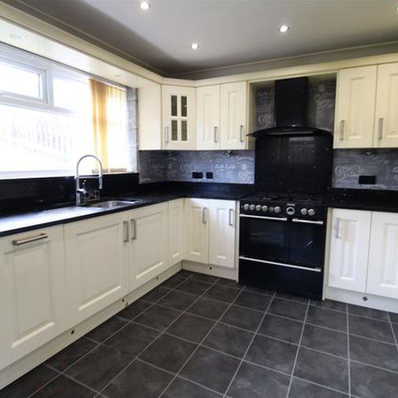 End terrace house to rent in Lillands Lane, Brighouse HD6