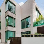 Rent 3 bedroom flat of 519 m² in London