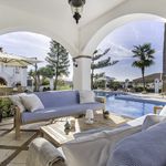 Rent 6 bedroom house of 340 m² in Marbella