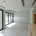 Rent 4 bedroom house of 252 m² in Dubai