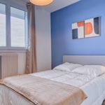 Rent 4 bedroom apartment of 69 m² in Venissieux