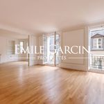 Rent 4 bedroom apartment of 240 m² in Paris