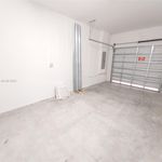 Rent 4 bedroom apartment of 1990 m² in Hialeah
