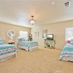 Rent 3 bedroom apartment of 191 m² in Newport Beach