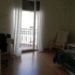 Rent a room of 136 m² in Zaragoza