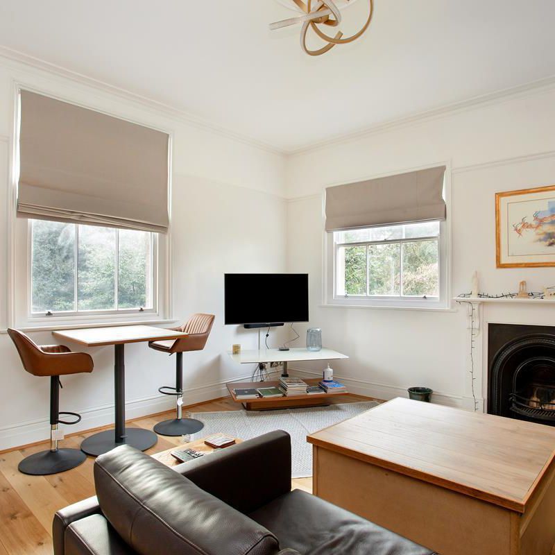 2 bedroom property to let in Sandgate, Portsmouth Road, KT10 - £2,400 pcm West End