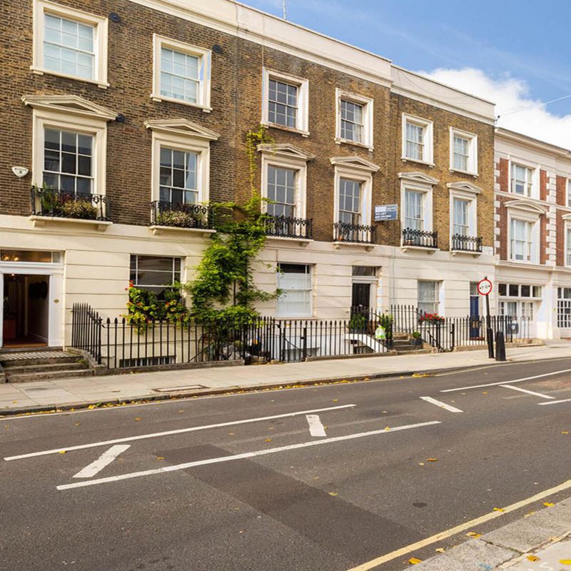 Newly decorated property set on the top two floors of a large period house Coleman Street