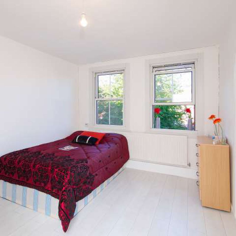Room in great 4-bedroom flat in Langdon Park, London