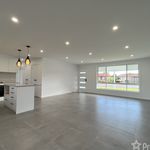 Rent 4 bedroom house of 640 m² in Forster - Tuncurry
