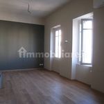 Affitto 4 camera casa di 90 m² in Pavia
