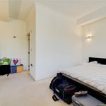 Rent 4 bedroom apartment of 128 m² in London