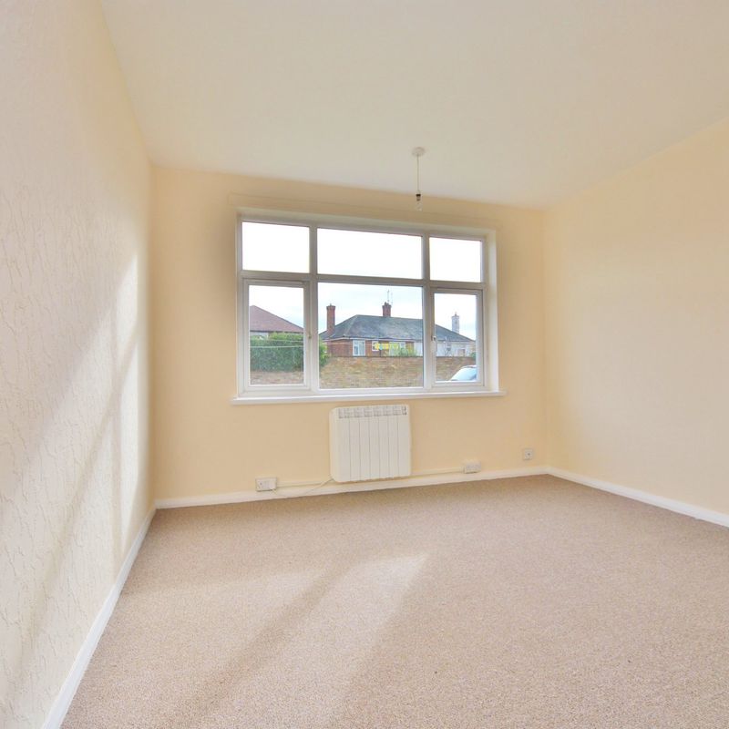 2 bed apartment to rent in Redbourne Drive, Beechdale, NG8 £850 per month Aspley