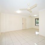 Rent 3 bedroom house of 700 m² in Cairns