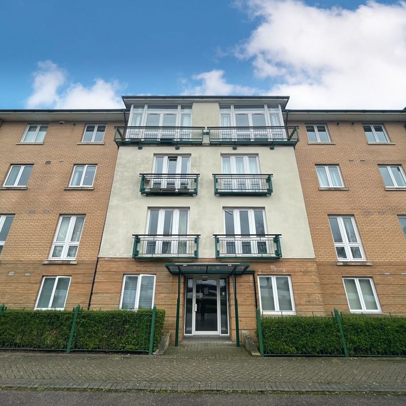 2 bedroom property to let in Roma House, Lloyd George Avenue, Cardiff Bay - £1,000 pcm Butetown