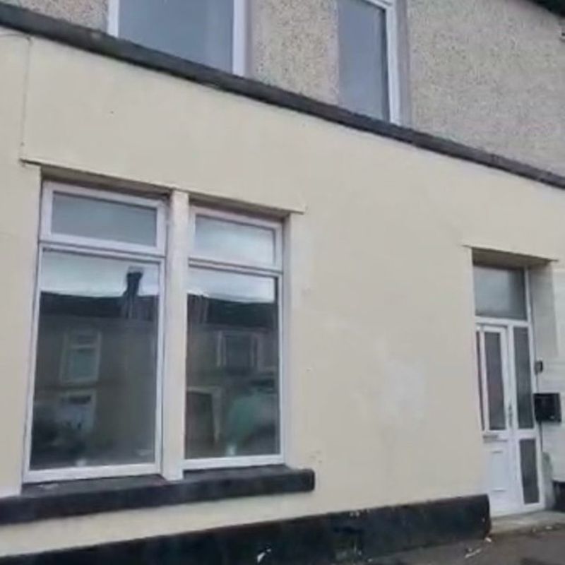 Property in Cardiff Road, Cardiff, CF48 4LB Troedyrhiw