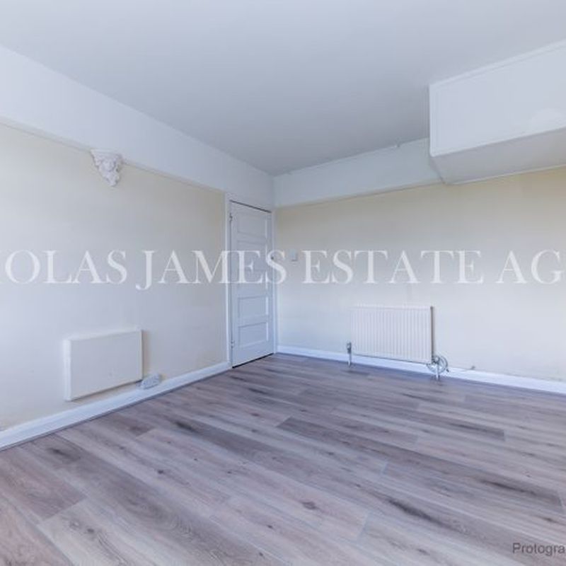Apartment In Grosvenor Court, Southgate, London N14
