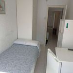 Rent a room of 80 m² in Zaragoza