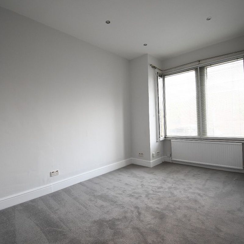 Property for rent in Primrose Road, London, E18 - Victor Michael South Woodford