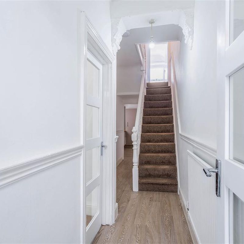 3 bedroom property to let in Wern Terrace, Port Tennant, SWANSEA - £900 pcm
