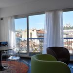 Appartement de 77 m² avec 1 chambre(s) en location à Marseille