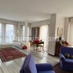 Affitto 5 camera appartamento di 200 m² in Padova