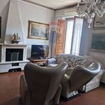 Affitto 5 camera appartamento di 133 m² in Viareggio