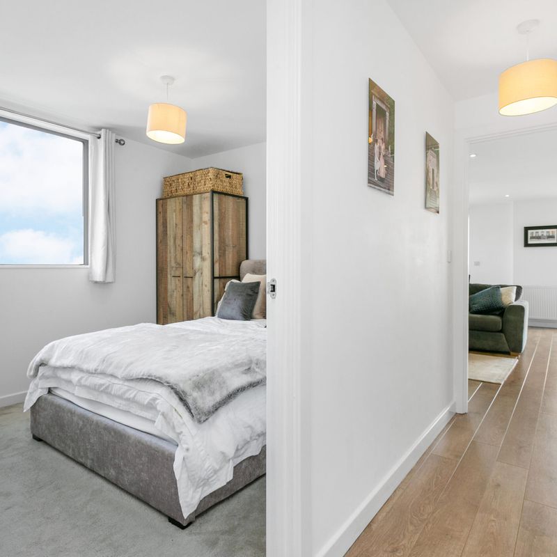 2 Bedroom, 2 Bathroom Flat – Lapwing Heights, Hale Village, Tottenham Hale N17