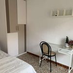 Rent a room of 100 m² in Sant Joan Despí