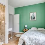Rent a room of 99 m² in Lille