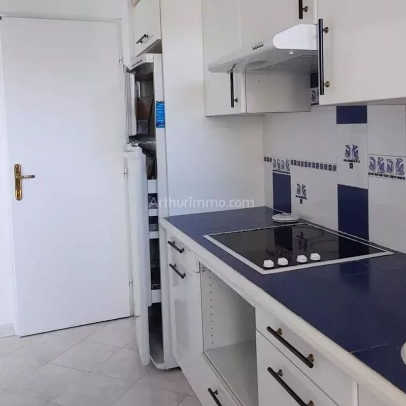 Louer appartement de 3 pièces 58 m² 894 € à Fréjus (83600) : une annonce Arthurimmo.com Port Fréjus
