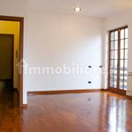 Rent 5 bedroom house of 300 m² in Bodio Lomnago