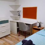 Rent a room of 70 m² in València