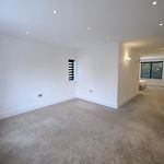 Rent 6 bedroom house in Altrincham