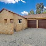 Rent 2 bedroom house of 265 m² in Johannesburg
