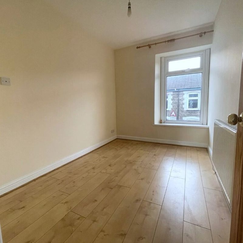 3 bedroom property to let in Bassett Street, PONTYPRIDD - £825 pcm Coed-Pen-Maen