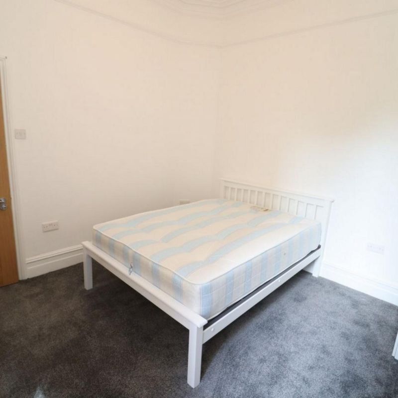 Very nice double bedroom near Ealing Common West Acton