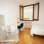 Rent 5 bedroom apartment of 180 m² in Madrid