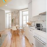 Rent 6 bedroom apartment of 68 m² in Porto