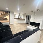 Rent 3 bedroom apartment of 210 m² in Woodland Hills