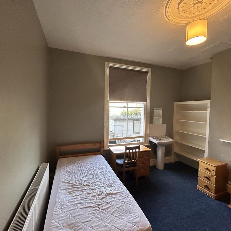 1 bedroom in a house share to rent Newtown